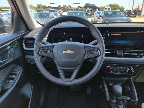 Used 2025 Chevrolet TrailBlazer LT AWD/4WD image 22