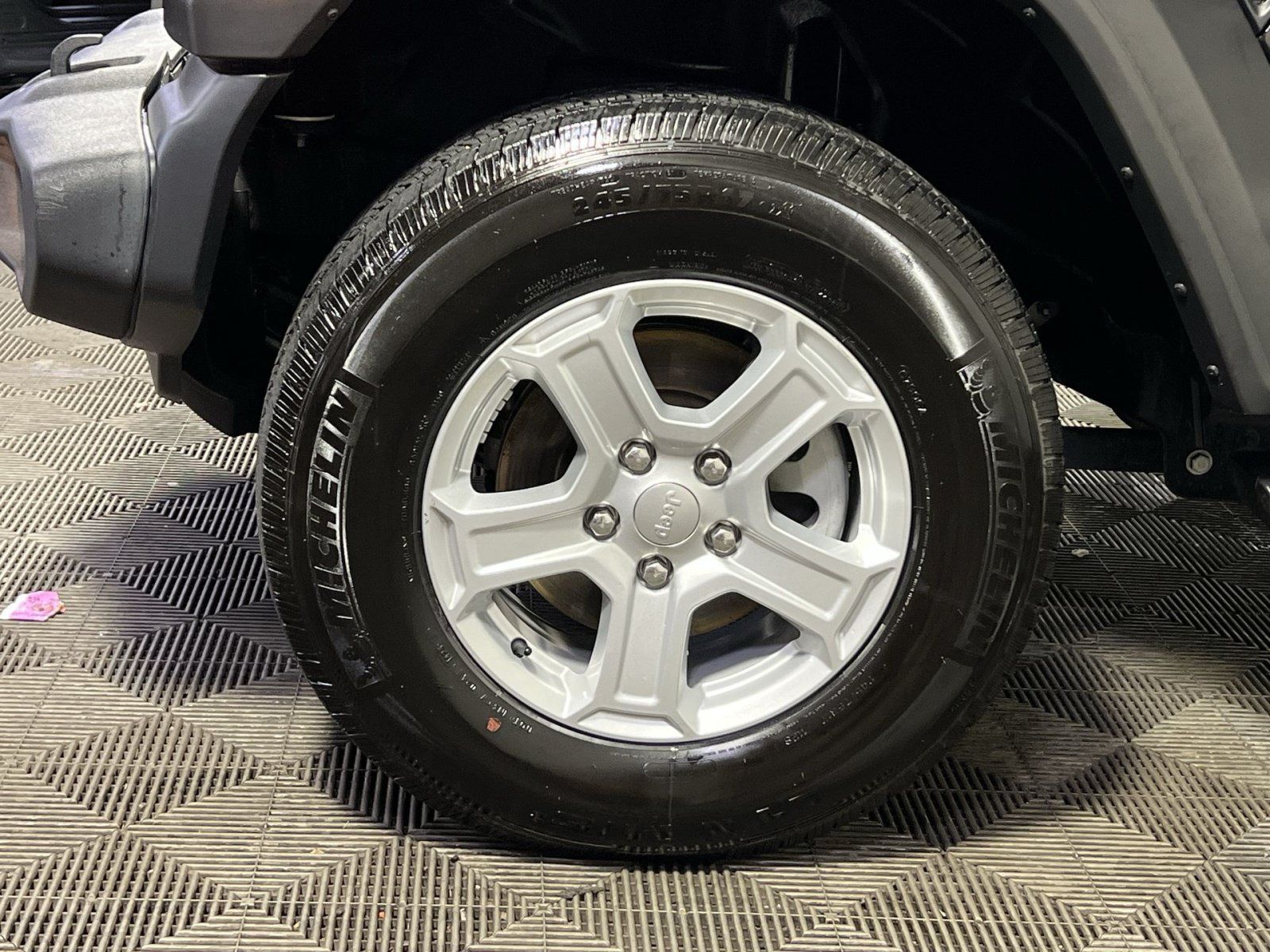Used 2019 Jeep Wrangler Sport AWD/4WD image 12