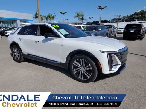 Certified 2024 Cadillac Lyriq Luxury image 2