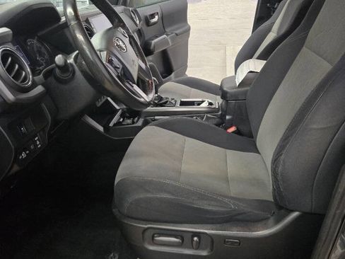 Used 2020 Toyota Tacoma TRD Off-Road w/ Technology Package image 33