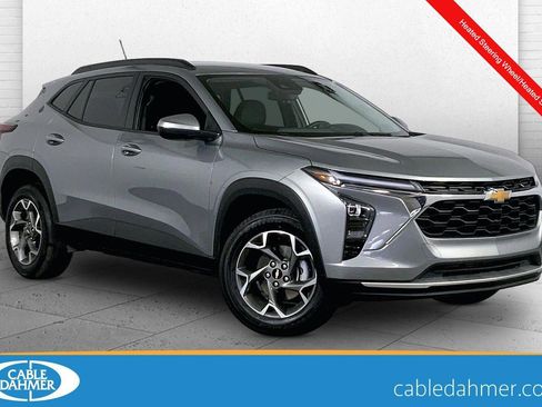 Used 2025 Chevrolet Trax LT w/ LT Convenience Package image 1