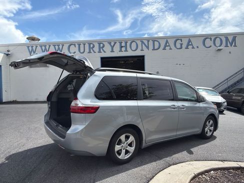 Used 2016 Toyota Sienna LE FWD image 11