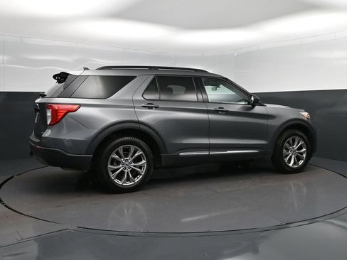 Used 2023 Ford Explorer XLT w/ Equipment Group 202A AWD/4WD image 8