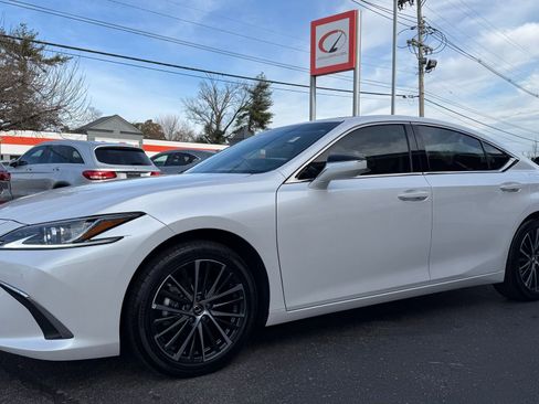 Used 2024 Lexus ES 350 w/ Premium Package image 9
