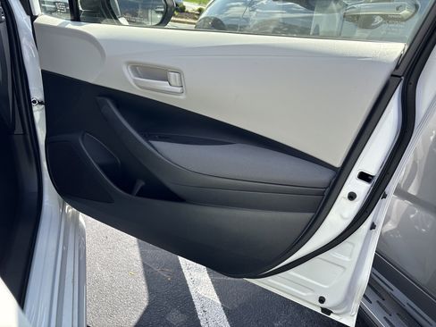 Used 2023 Toyota Corolla LE FWD image 29