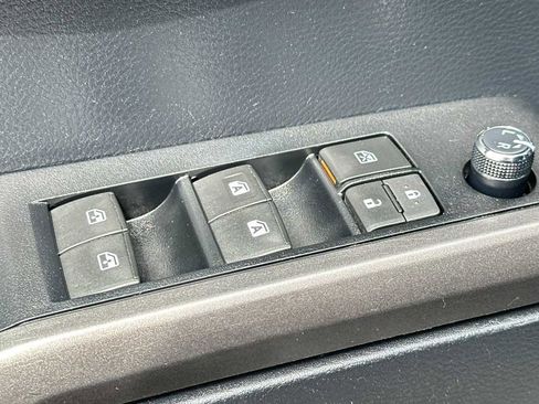 Used 2018 Toyota Tacoma TRD Sport image 12