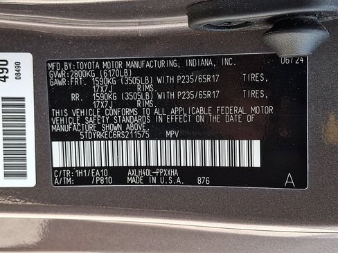 Used 2024 Toyota Sienna XLE FWD image 28