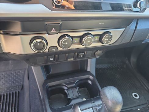 Used 2022 Toyota Tacoma SR5 w/ SR5 Appearance Package (SM) AWD/4WD image 27