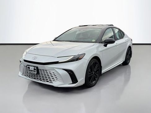 Used 2025 Toyota Camry XSE AWD/4WD image 3