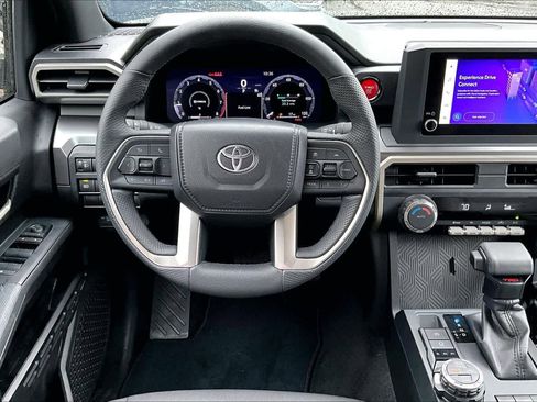 Certified 2025 Toyota Tacoma TRD Off-Road image 6