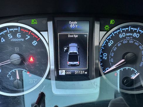 Used 2023 Toyota Tacoma Limited image 32