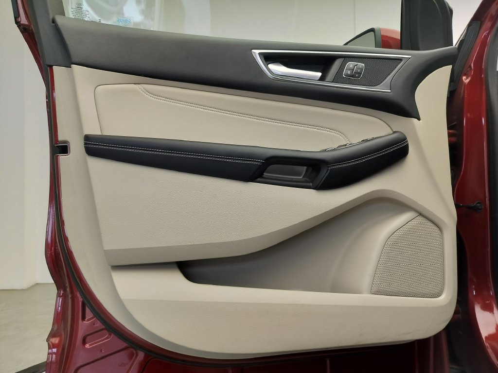Used 2018 Ford Edge Titanium w/ Equipment Group 301A FWD image 6
