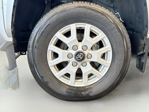 Certified 2024 Toyota Tacoma SR5 AWD/4WD image 22