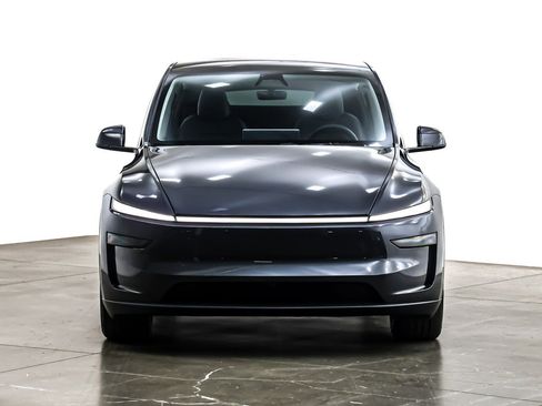 Used 2026 Tesla Model Y Long Range image 3