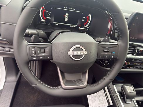 New 2026 Nissan Pathfinder SL image 16