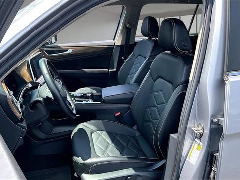 Used 2025 Volkswagen Atlas SE AWD/4WD image 25