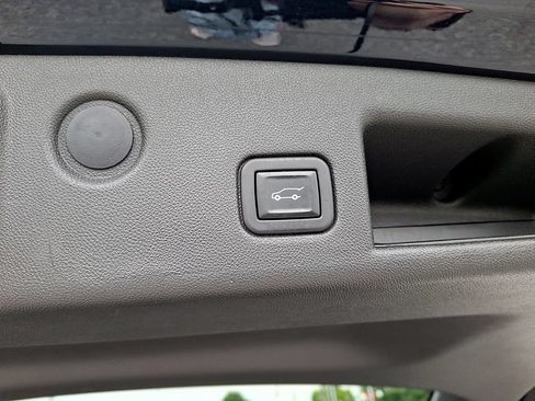 Used 2020 Chevrolet Equinox Premier FWD image 30