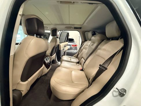 Used 2018 Land Rover Range Rover HSE image 11