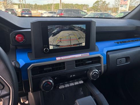 Used 2025 Toyota Tacoma TRD Off-Road image 30