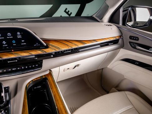 Used 2021 Cadillac Escalade Sport Platinum w/ LPO, ONYX Package image 7