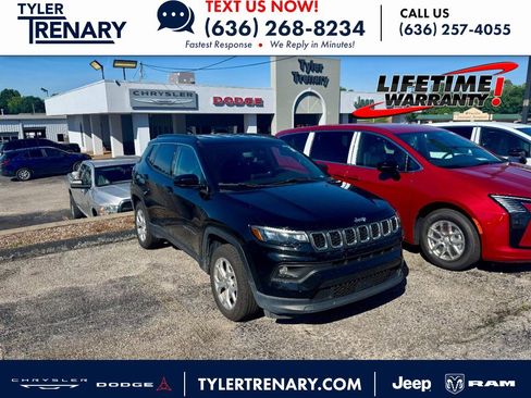 Used 2024 Jeep Compass Latitude AWD/4WD image 1