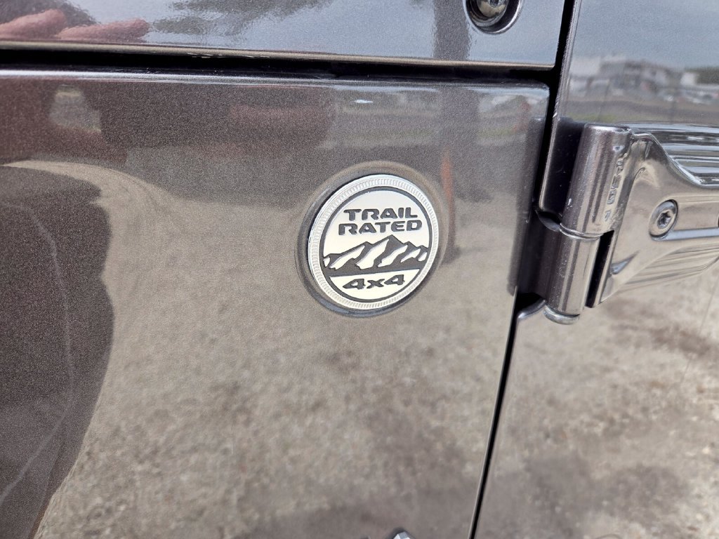 Used 2020 Jeep Wrangler Unlimited Sahara AWD/4WD image 3