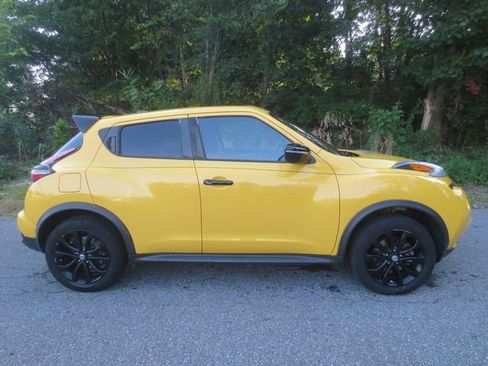 Used 2016 Nissan Juke SV image 11
