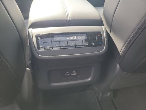 Used 2024 Nissan Pathfinder SL w/ SL Premium Package FWD image 17