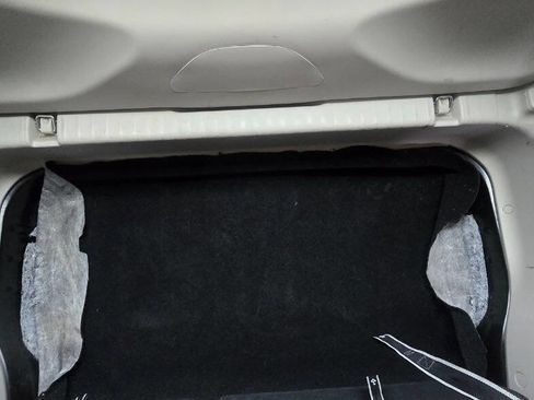 Used 2024 Chrysler Pacifica Touring-L image 18