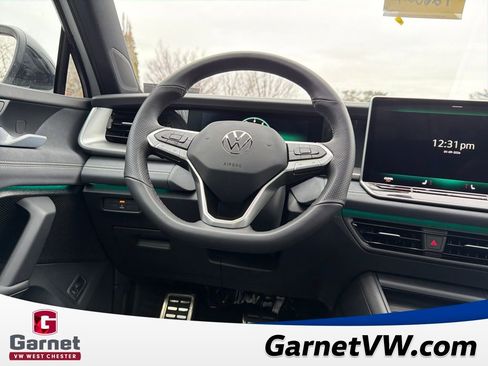 New 2026 Volkswagen Tiguan SE R-Line image 13