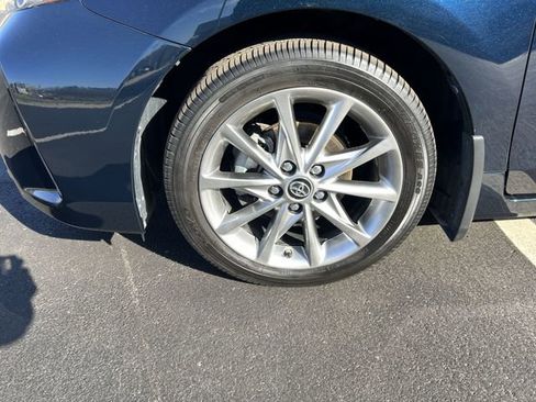 Used 2017 Toyota Prius V Five w/ Carpet Mat Package image 8