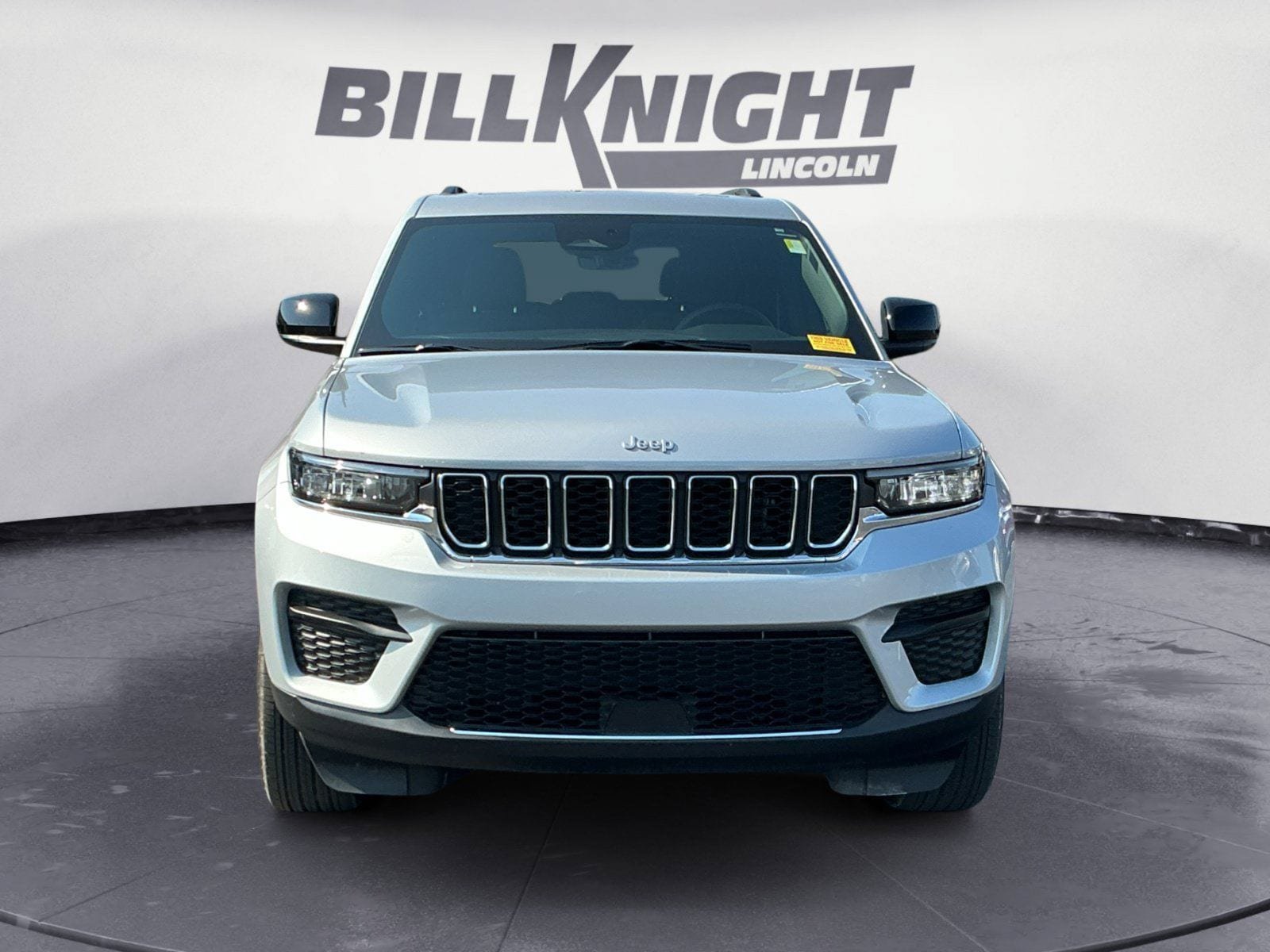 Used 2025 Jeep Grand Cherokee Laredo X w/ Luxury Tech Group I AWD/4WD image 8