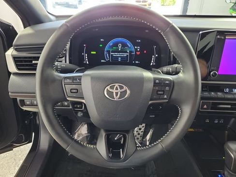 Used 2025 Toyota Camry SE FWD image 26
