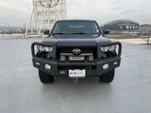 Used 2016 Toyota 4Runner SR5 Premium image 3