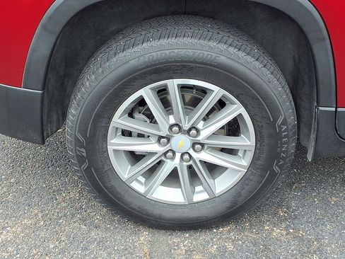 Used 2023 Chevrolet Traverse LT FWD image 8