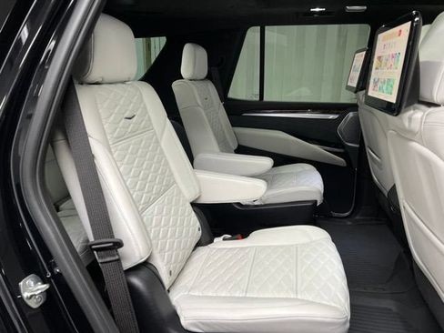 Used 2026 Cadillac Escalade Platinum Sport w/ LPO, ONYX Package AWD/4WD image 18