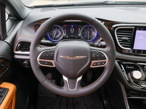 Used 2022 Chrysler Pacifica Pinnacle AWD/4WD image 9