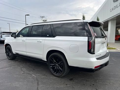 Used 2024 Cadillac Escalade ESV Sport Platinum AWD/4WD image 3