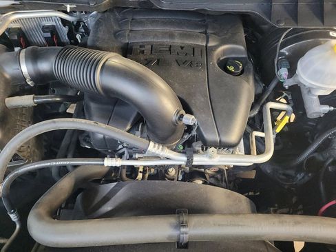 Used 2018 RAM 1500 Classic SLT AWD/4WD image 30