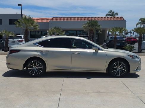 Used 2024 Lexus ES 350 w/ Premium Package FWD image 4