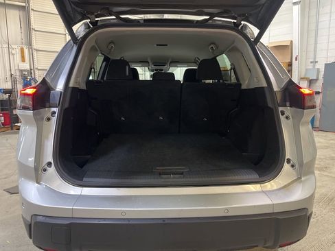 Used 2025 Nissan Rogue SV FWD image 27