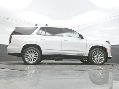 Used 2021 Cadillac Escalade Premium Luxury image 40