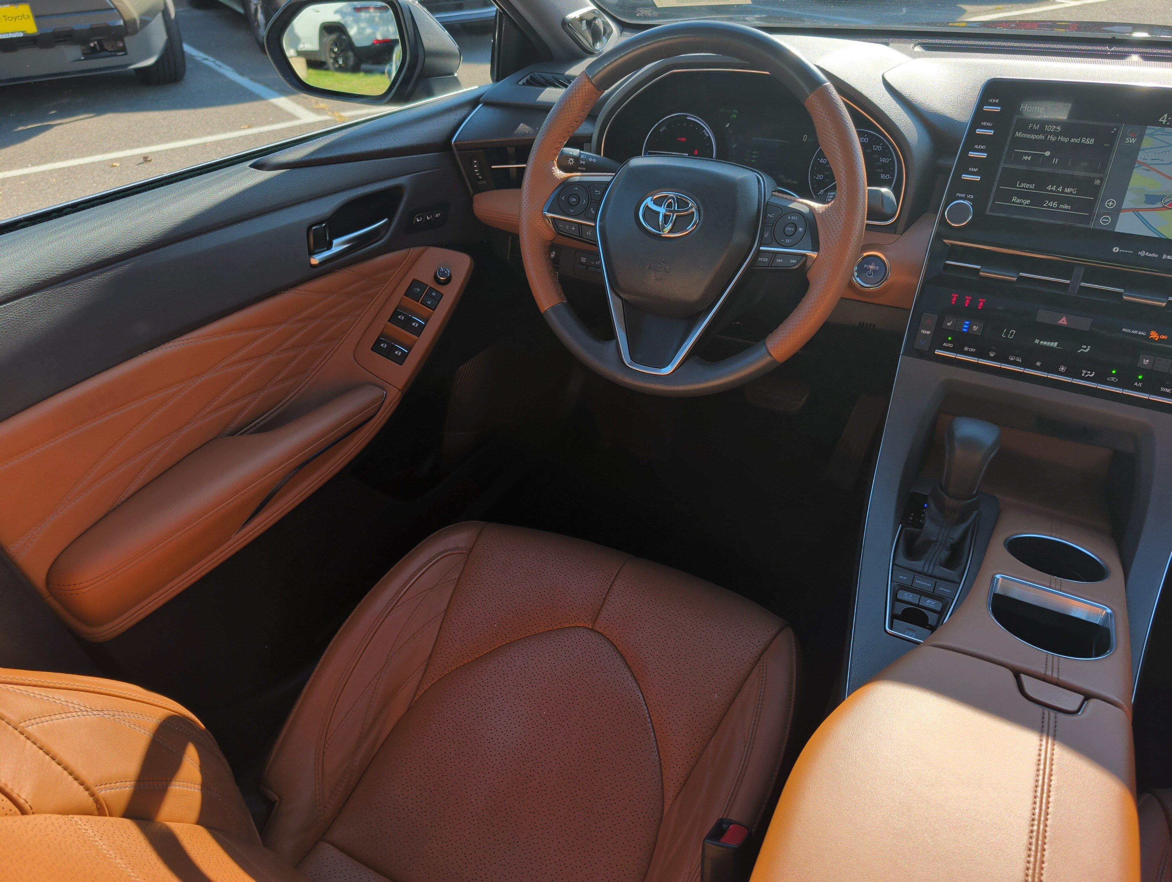 Used 2019 Toyota Avalon Limited w/ Advanced Safety Package FWD image 9