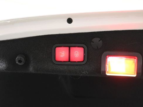 Used 2019 Mercedes-Benz C 300 4MATIC Sedan image 36