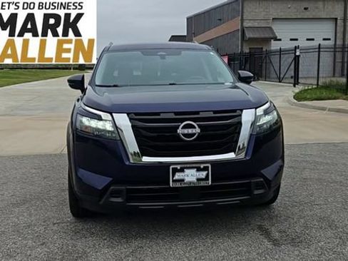 Used 2025 Nissan Pathfinder SV AWD/4WD image 3