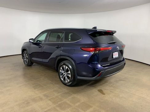 Used 2023 Toyota Highlander XLE AWD/4WD image 15