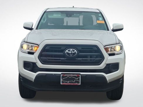 Used 2019 Toyota Tacoma SR image 2