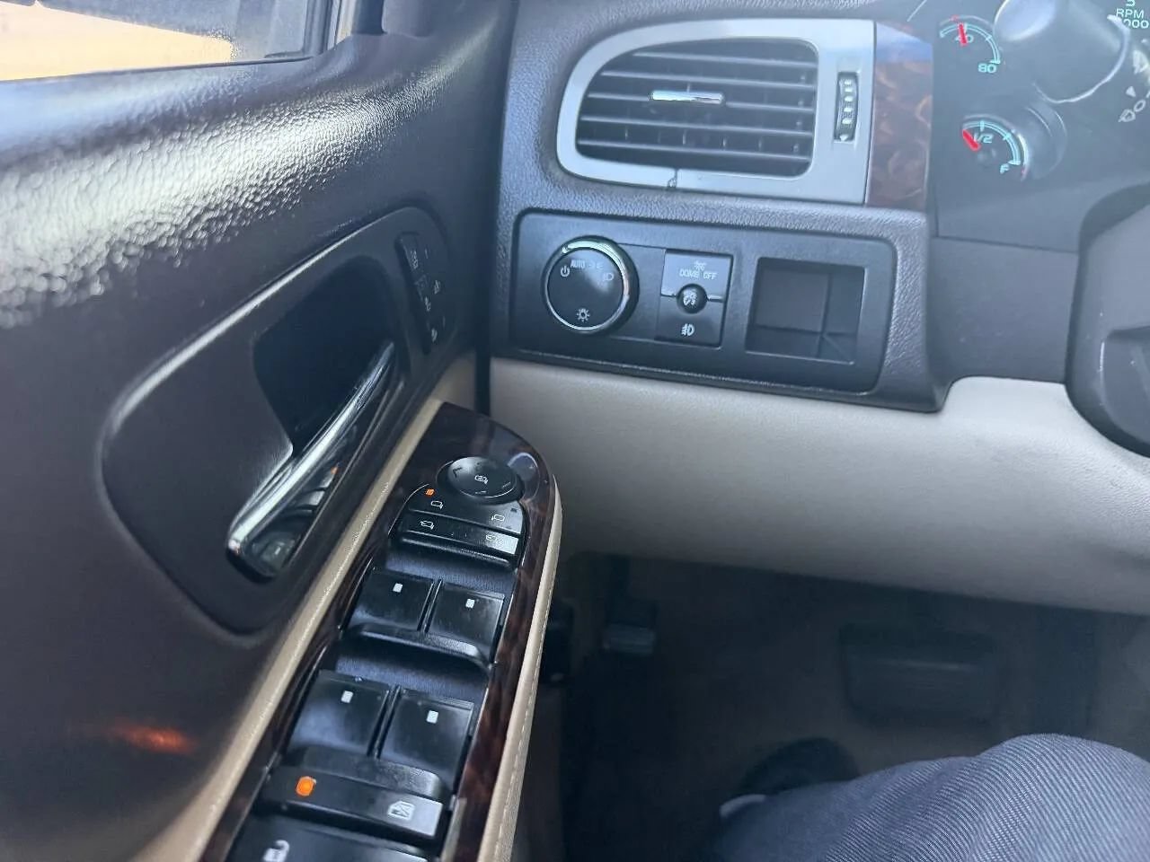 Used 2011 GMC Sierra 1500 Denali AWD/4WD image 28