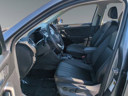 Used 2023 Volkswagen Tiguan SE image 9
