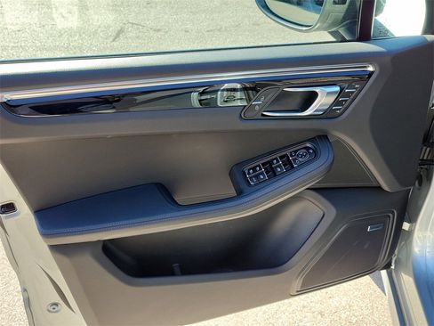 Certified 2025 Porsche Macan Turbo image 24